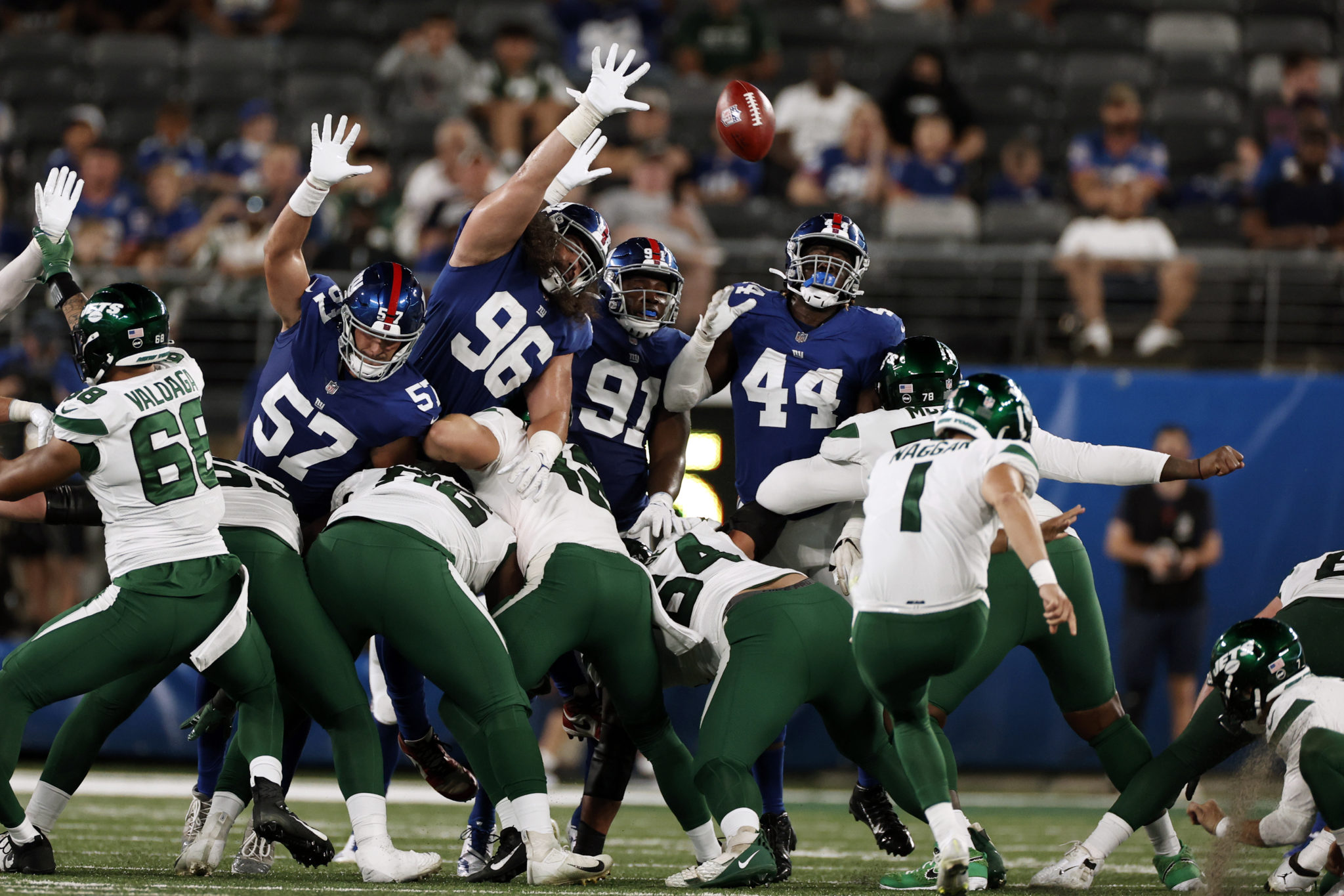 fan-files-6-billion-lawsuit-against-jets-giants-demands-both-teams