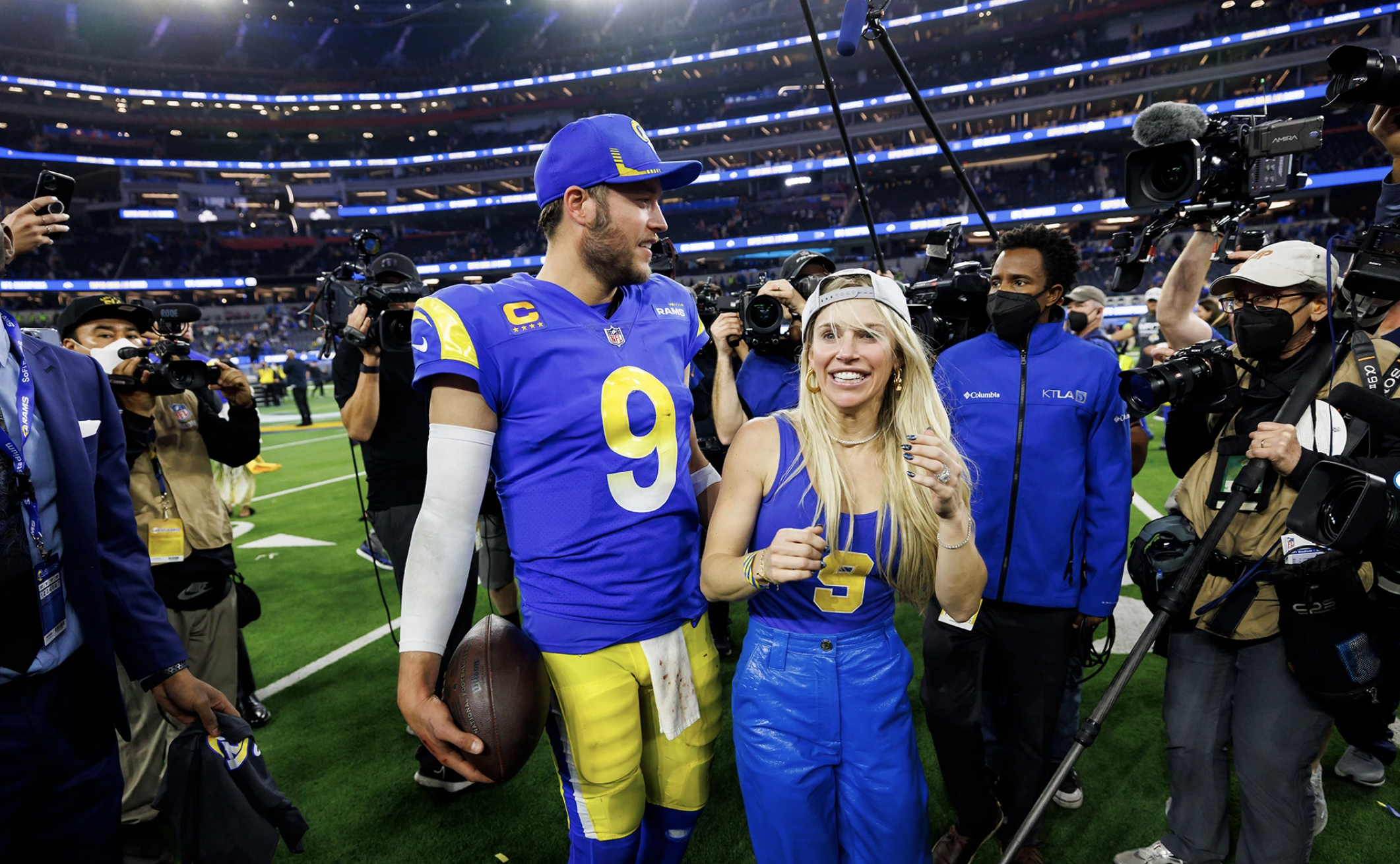 Matthew Stafford, His Wife And Rams To Pay For Photographer Kelly Smiley's  Medical Expenses - Daily Snark