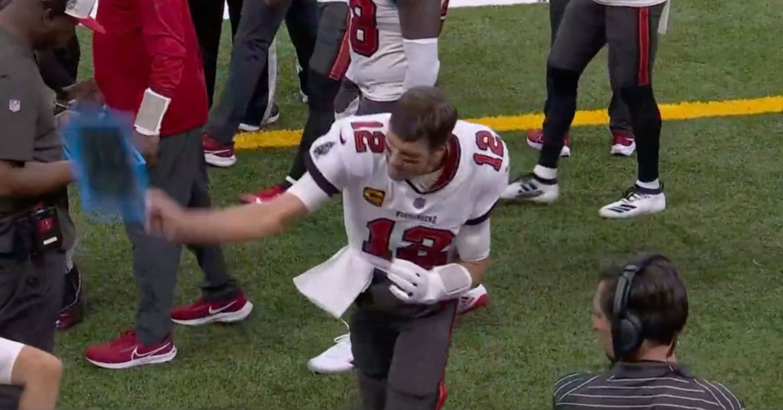 A Furious Tom Brady Absolutely Hurls Microsoft Tablet On Bucs Sideline