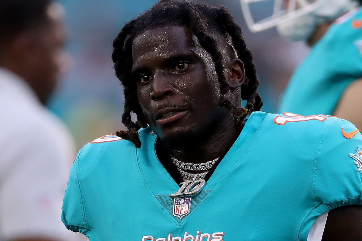 Dolphins WR Tyreek Hill Spotted In A Walking Boot After Loss To New