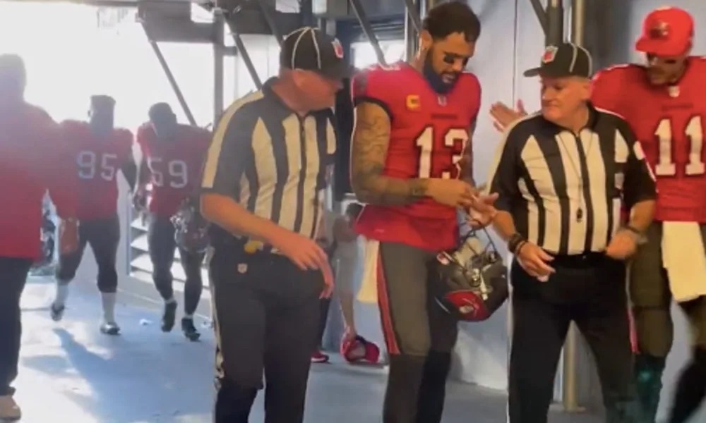 NFL says referees didn't get Mike Evans' autograph