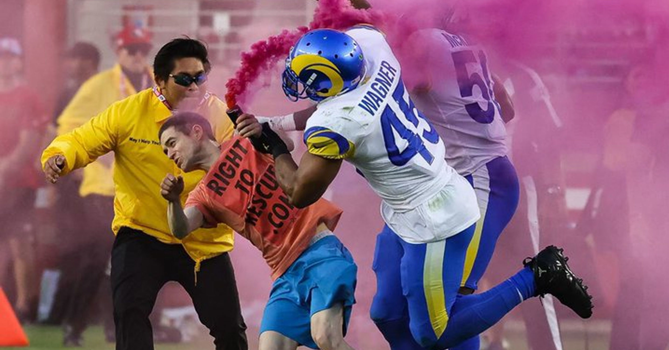 Rams LB Bobby Wagner Lays Out Fan With Pink Smoke Bomb Who Ran Onto Field  During MNF Game vs 49ers - Daily Snark