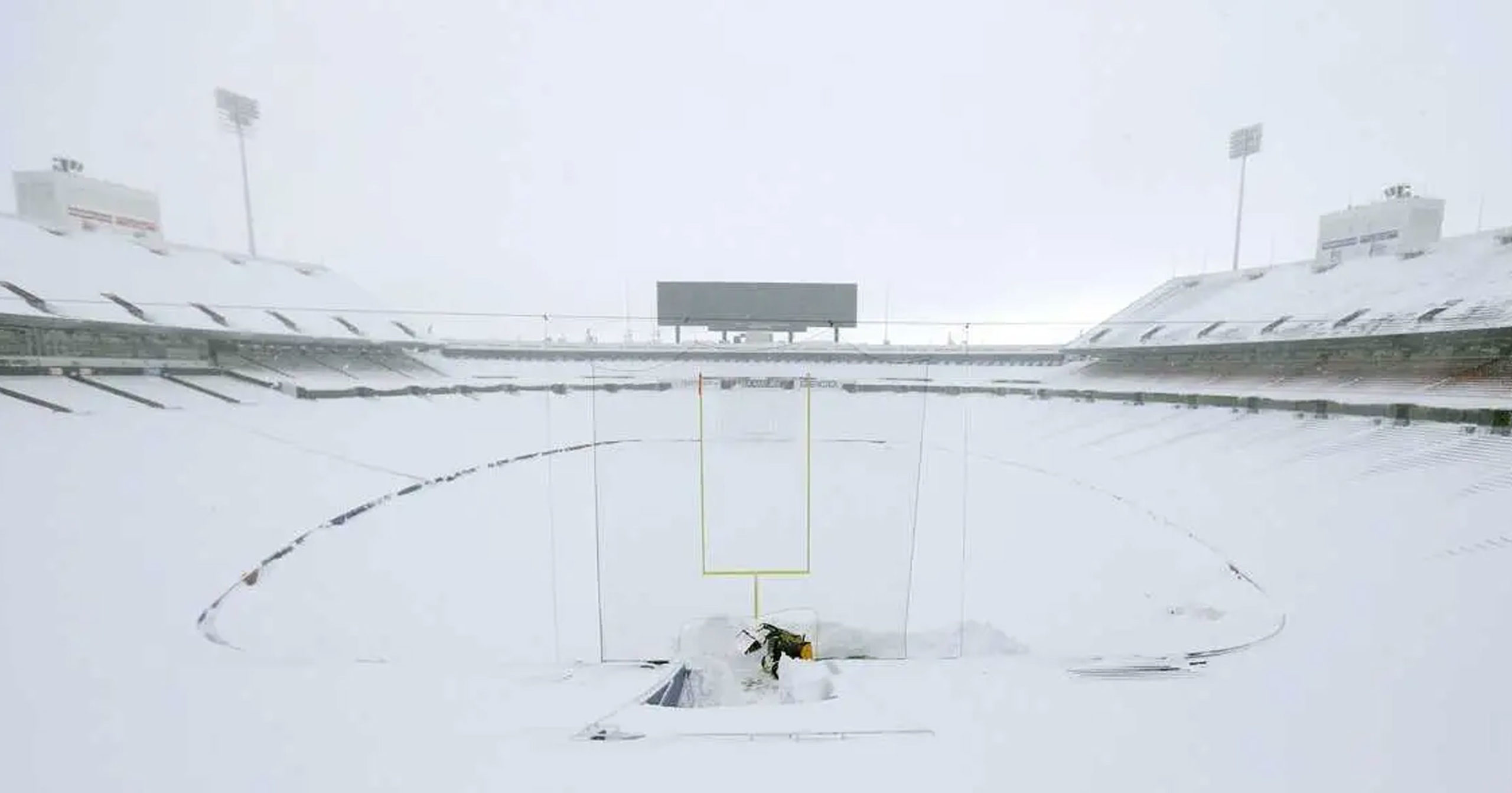 Quirky lake effect snow pummels Bills game, but Buffalo's stats show just 2  inches 