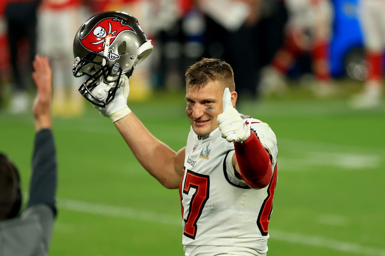 Gronk reached out to Bucs about potential return, opted to stay retired