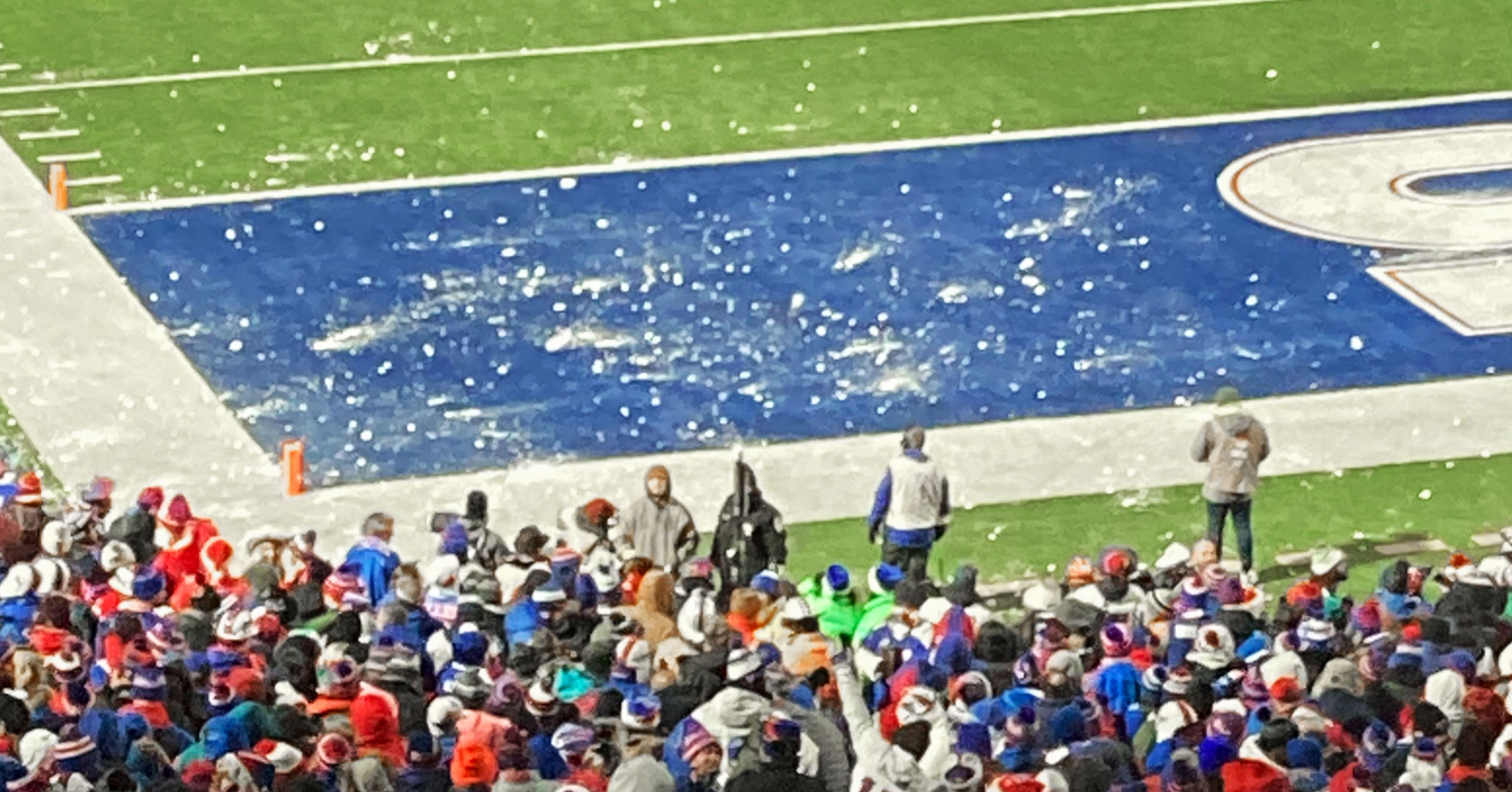 Dolphins-Bills fans throwing snowballs threatened with 15-yard penalty