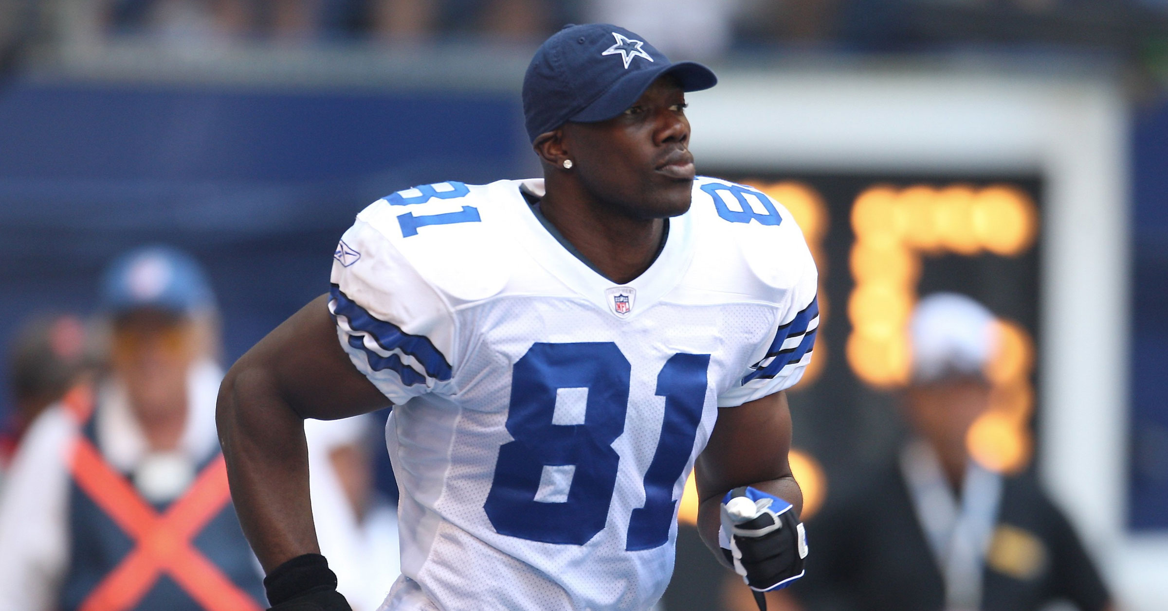 49-year old free agent WR Terrell Owens has been in contact with