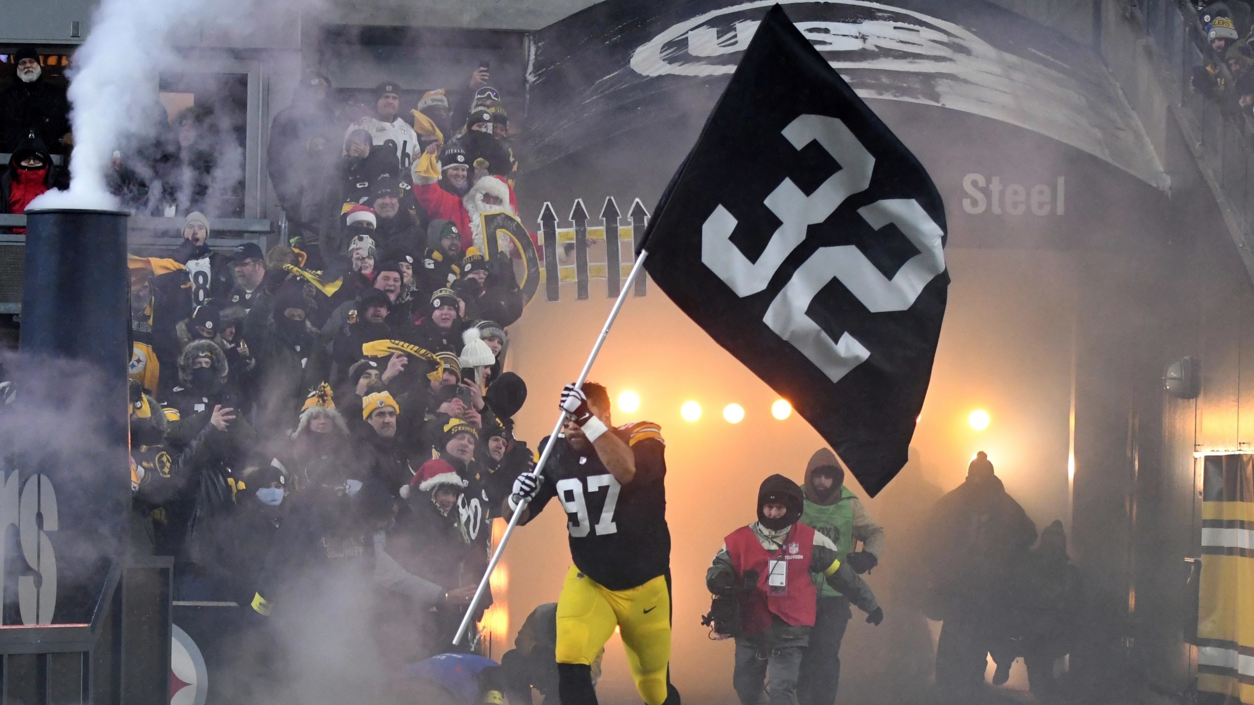 FUMBLE! NFL Network Cuts to Commercial in the Middle of Tribute to  Pittsburgh Steelers Legend Franco Harris, Who Died This Week