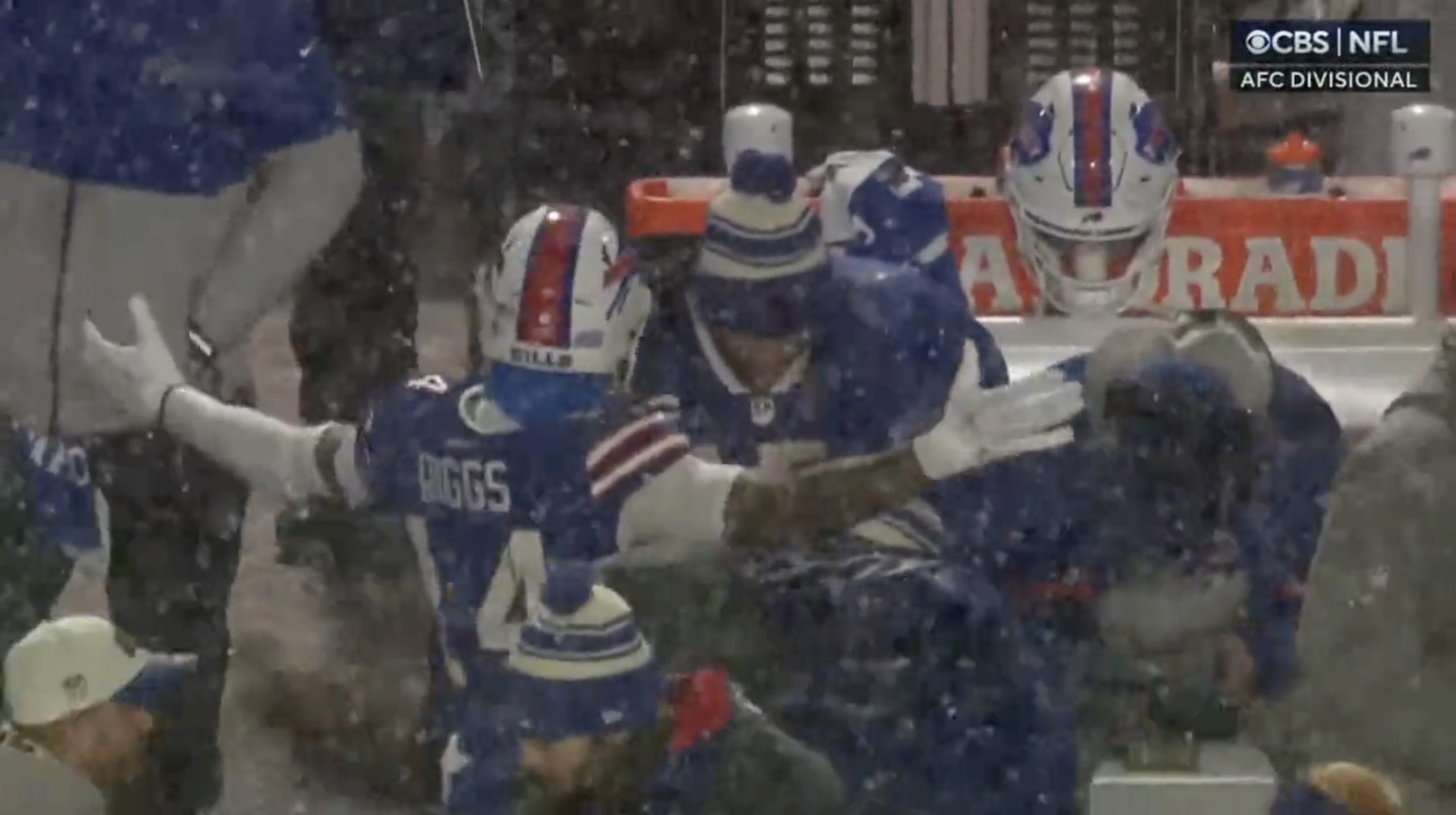 Stefon Diggs yells at Josh Allen on Bills sideline (video)