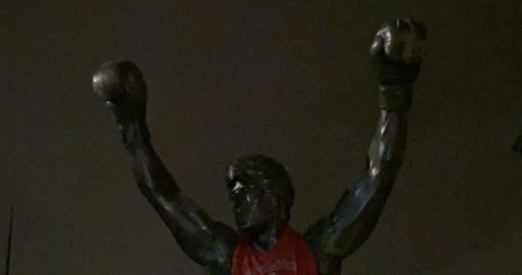 49ers Fans Hang A Team Shirt On Rocky Balboa Statue In Philadelphia Ahead  Of NFC Championship Game - Daily Snark