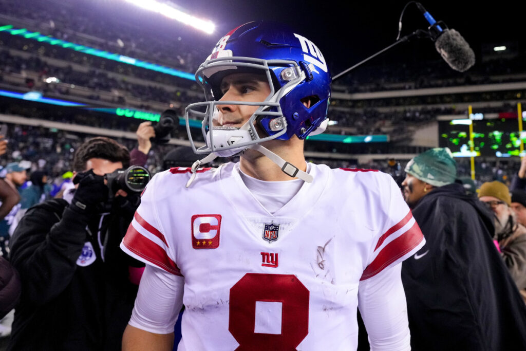 Daniel Jones contract rumors: Giants QB seeks 'as much as $45 million per  year' after agent switch