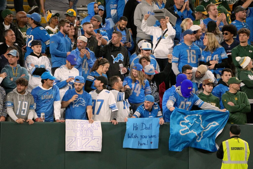 Packers Were Forced To Put Out Statement After Lions Fans Tookover Lambeau  Field During TNF Game - Daily Snark