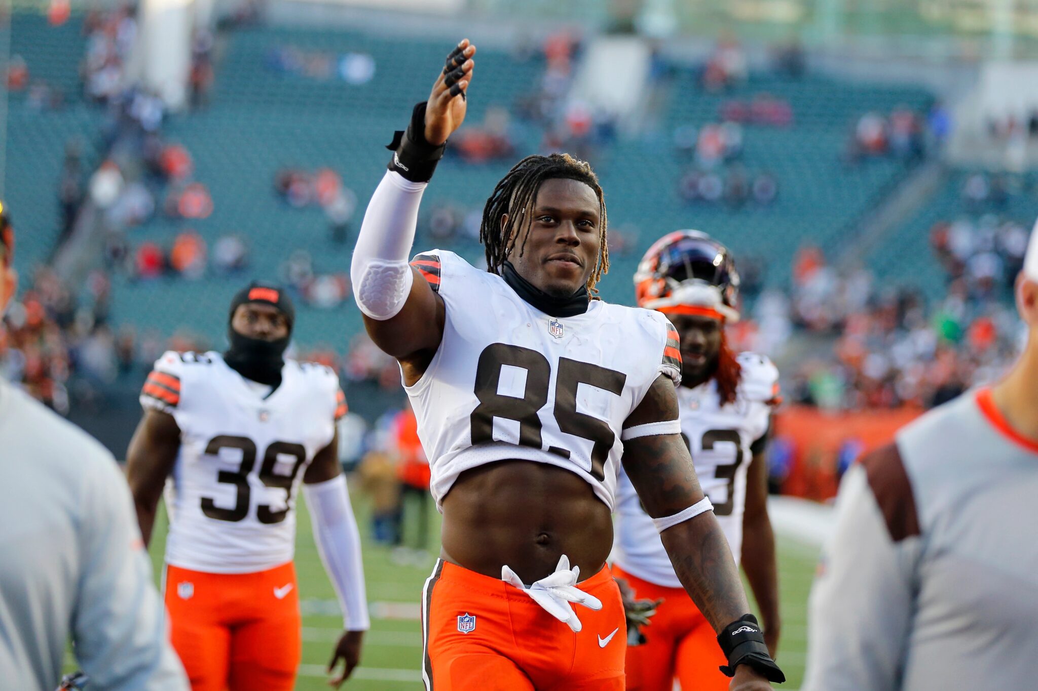 REPORT: Browns TE David Njoku Sustained Burn Injuries To Face And Arms ...