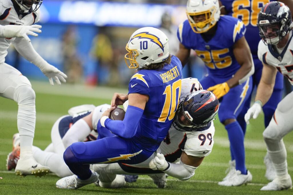 BREAKING Justin Herbert Ruled Out After Suffering Finger Injury vs Broncos Daily Snark