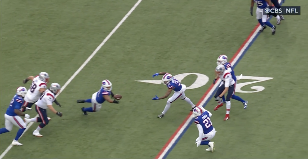 Bills' Ed Oliver Made An Incredible One-Handed Diving Interception vs ...