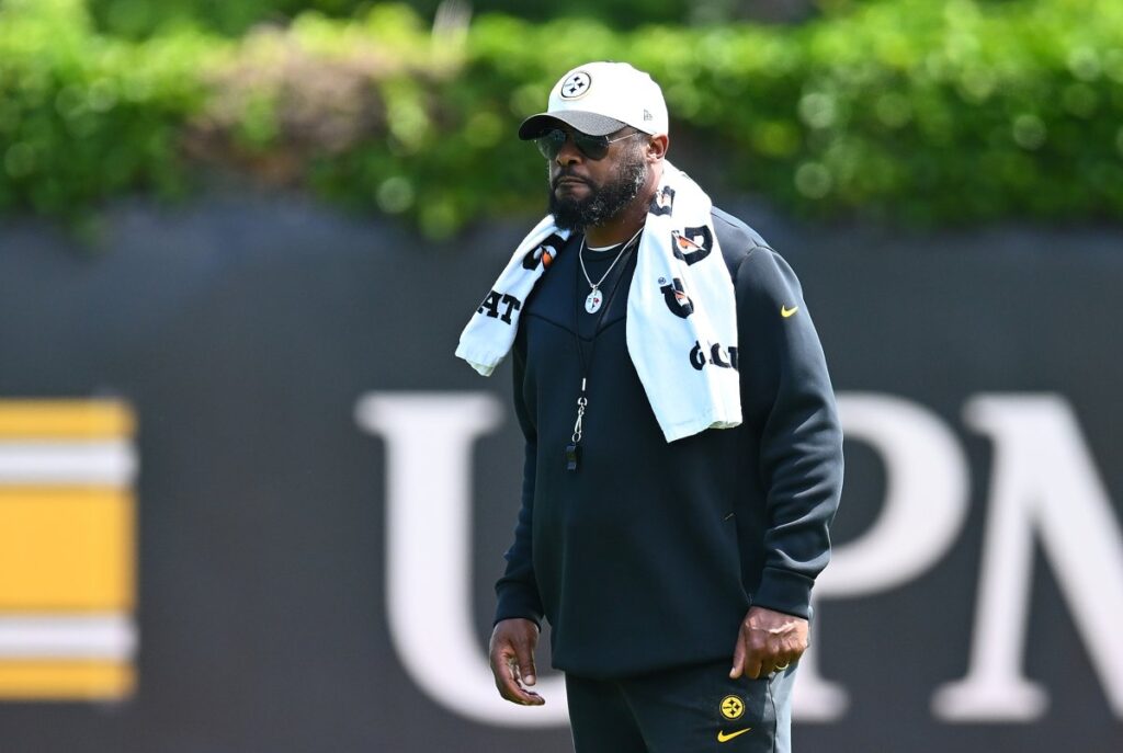 Mike Tomlin Signs Three-Year Extension To Remain Steelers Head Coach -  Daily Snark