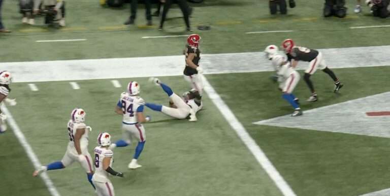 Falcons RB Tyler Allgeier Trucks Bills Safety Tyler Rapp During 21-Yard ...