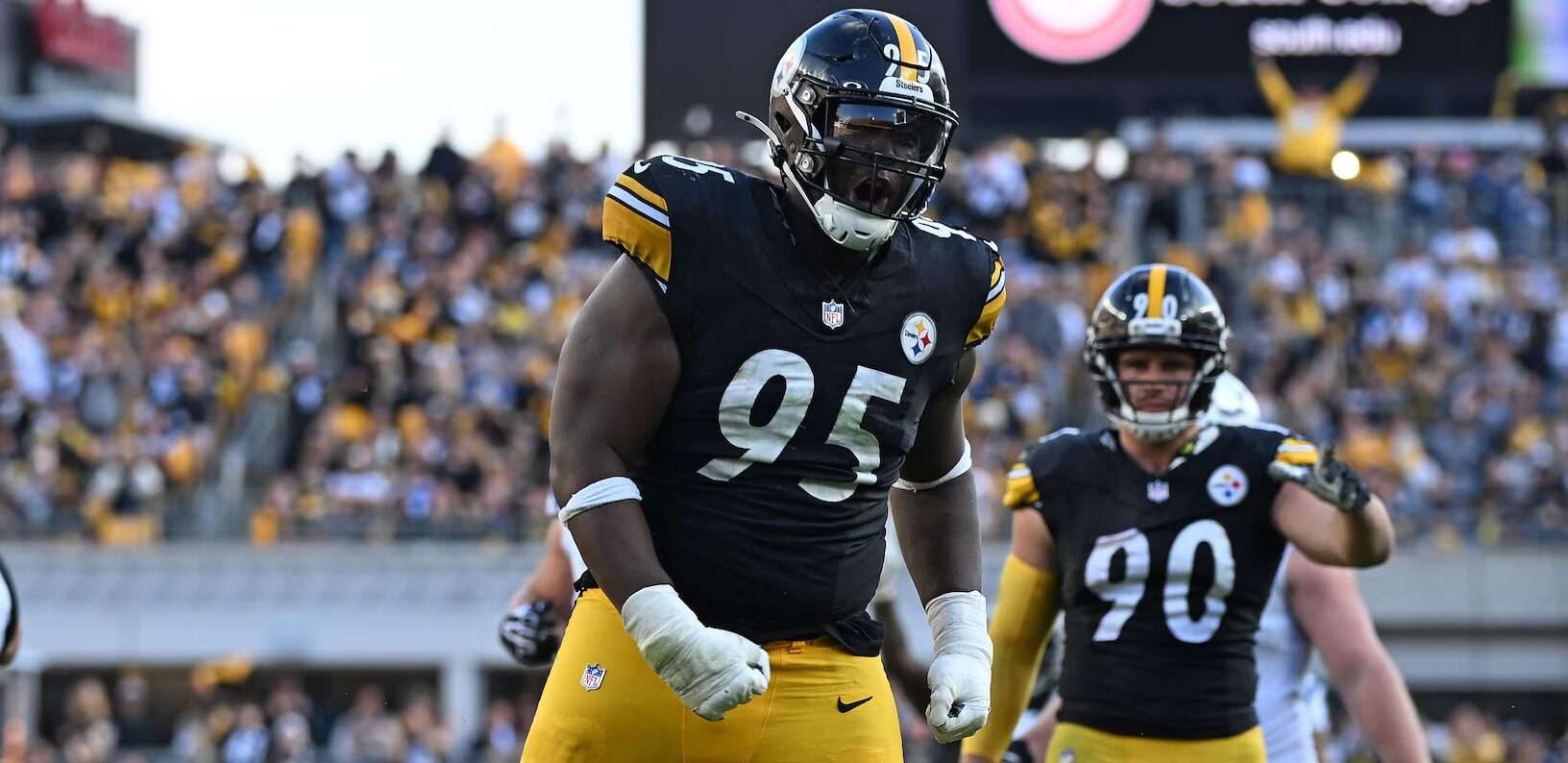 Steelers Sign DT Keeanu Benton To A Four-Year, $72 Million Extension - Daily Snark