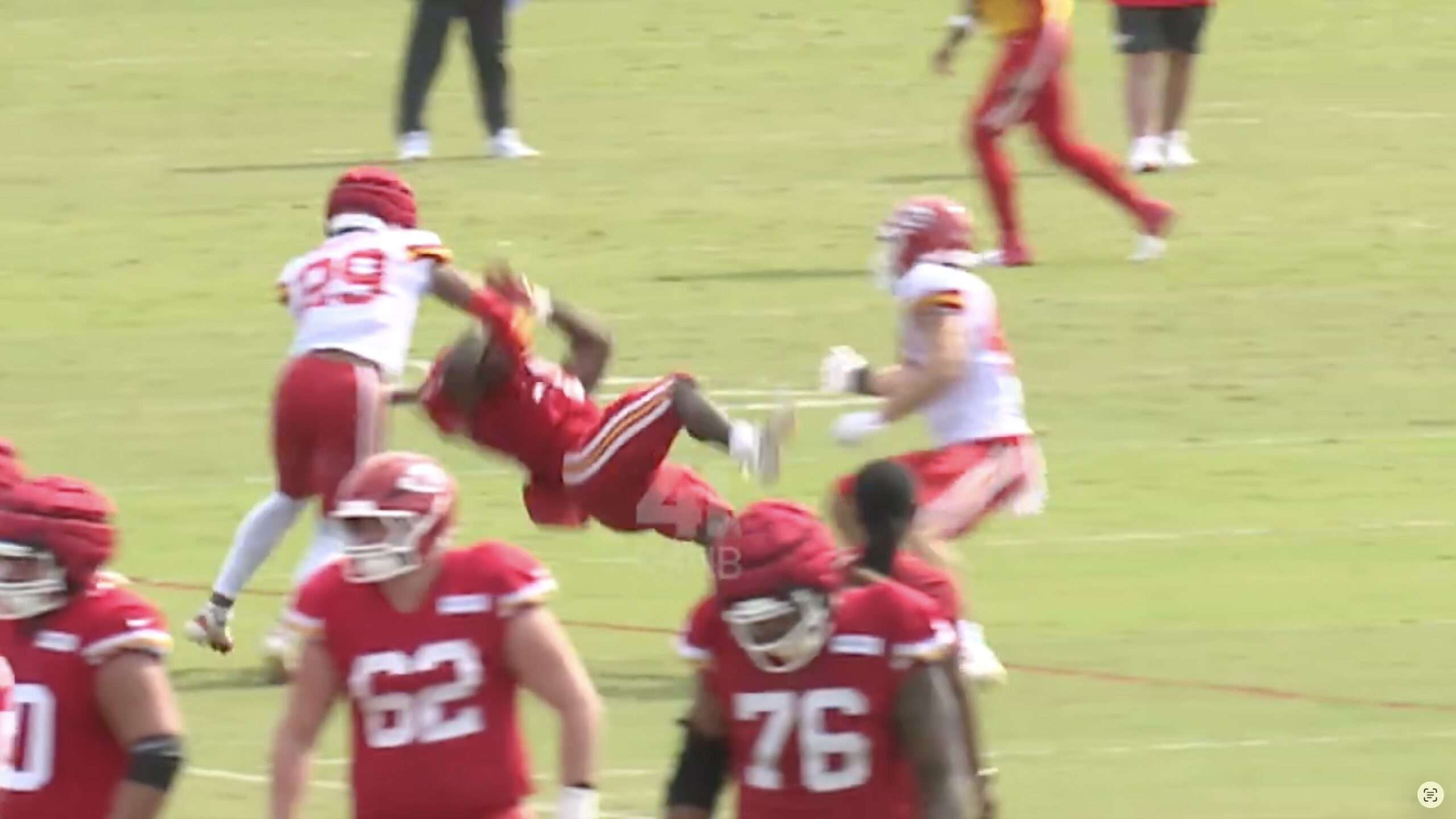 Chiefs' Xavier Nwankpa Delivers Enormous On Fellow Rookie RB  Emmett Johnson During Practice (VIDEO) - Daily Snark
