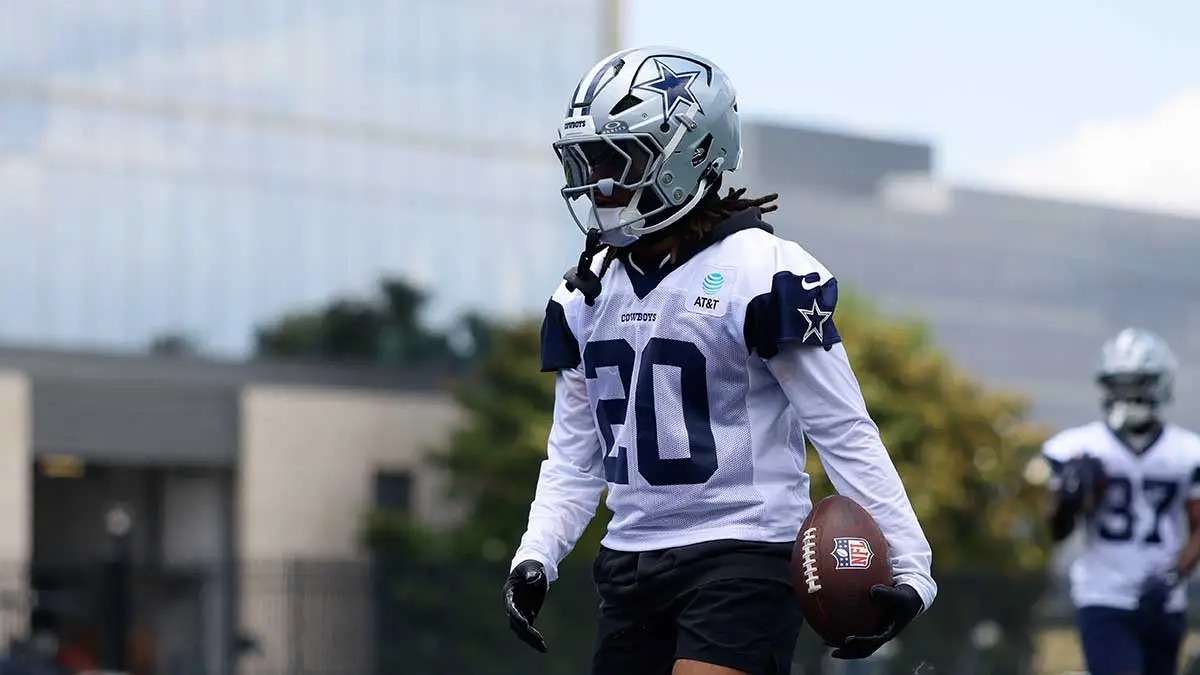Cowboys RB Malik Davis Carted Off The Practice Field With A 