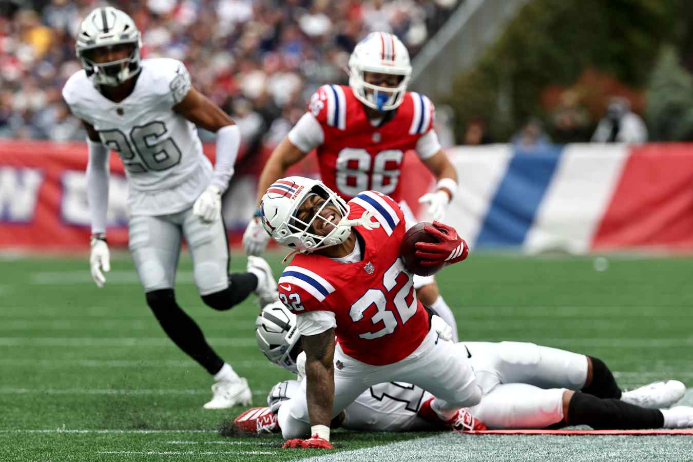 Patriots RB TreVeyon Henderson Will Miss âMultiple Weeksâ Due To High Ankle Sprain - Daily Snark